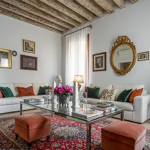Miracoli With View On The Canal R&r Appartamento
